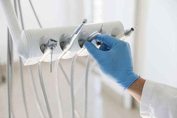 Professional Emergency Dentist technician working in Lamont, CA